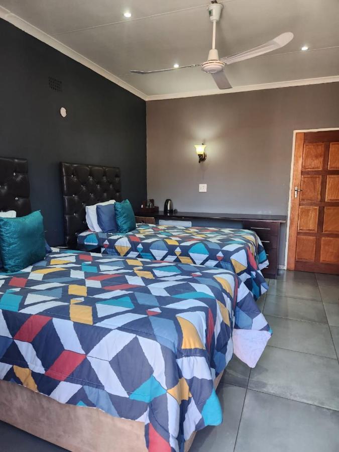 Suits Guest House & Bar Carletonville Exterior photo